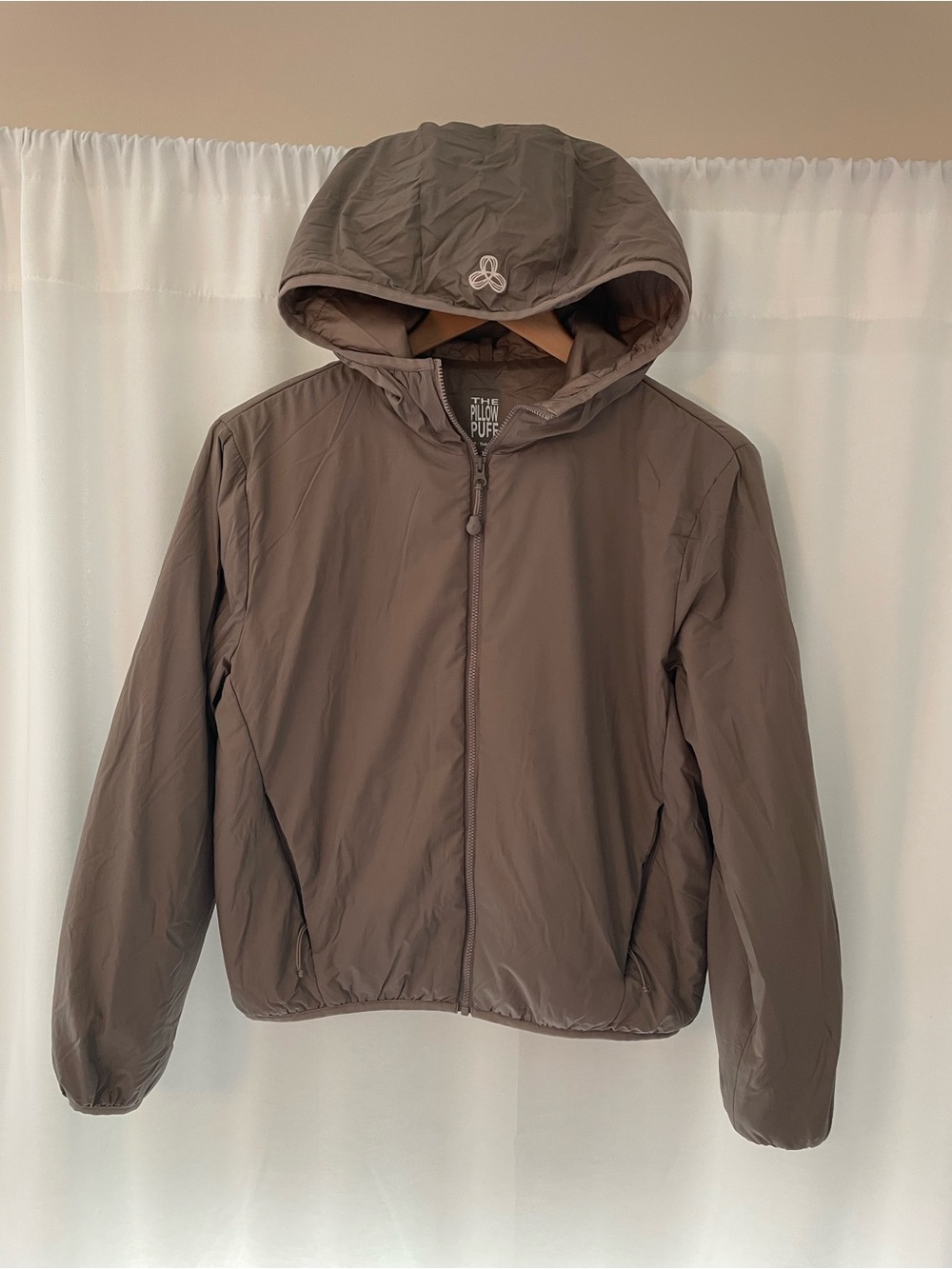 TnAction TNA Aritzia the pillow puff jacket women’s XS packable puffer taupe
